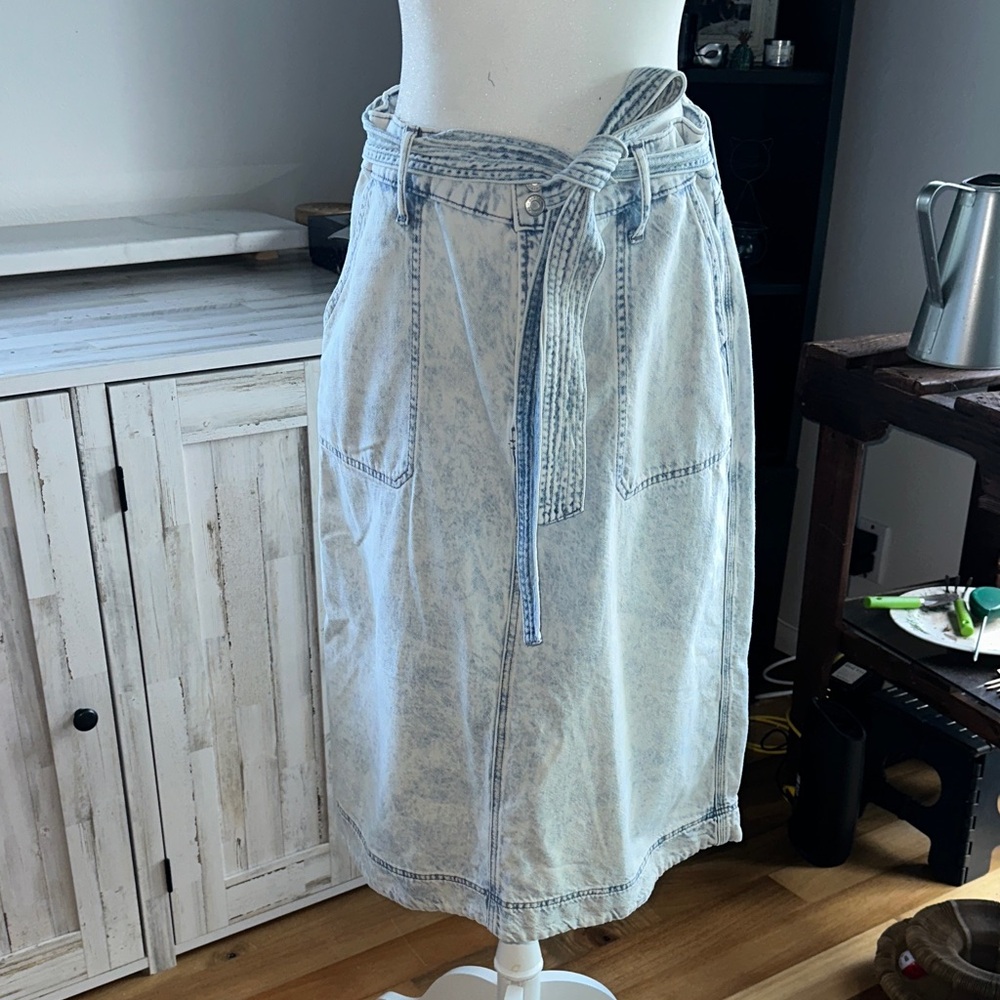 GAP light stonewashed denim skirt